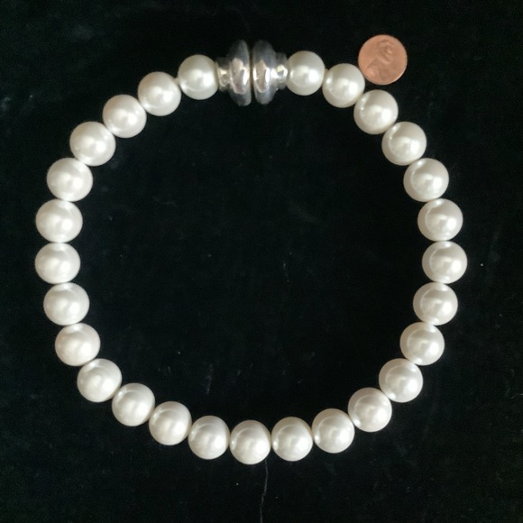 Large Faux Pearl Necklace Magnetic marked Israel 18 In. 6.5 oz. Statement piece - Picture 4 of 7
